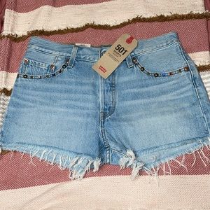 Levi’s mid rise short